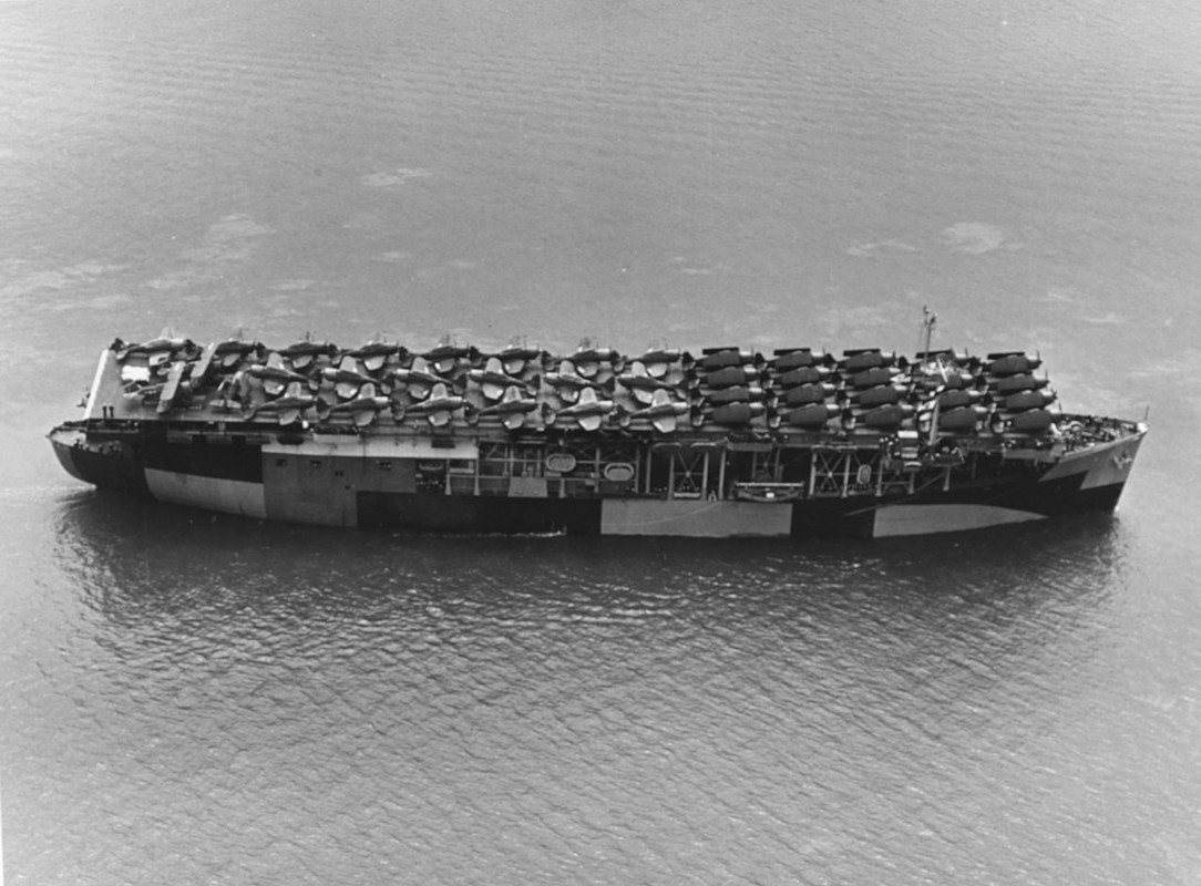 1280px-USS_Long_Island_(CVE-1)_in_San_Francisco_Bay,_California_(USA),_on_10_June_1944_(80-G-236393)