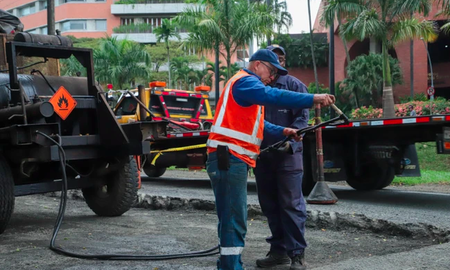Cali mejora su movilidad: 157 barrios ya tienen nuevas vías con recursos propios