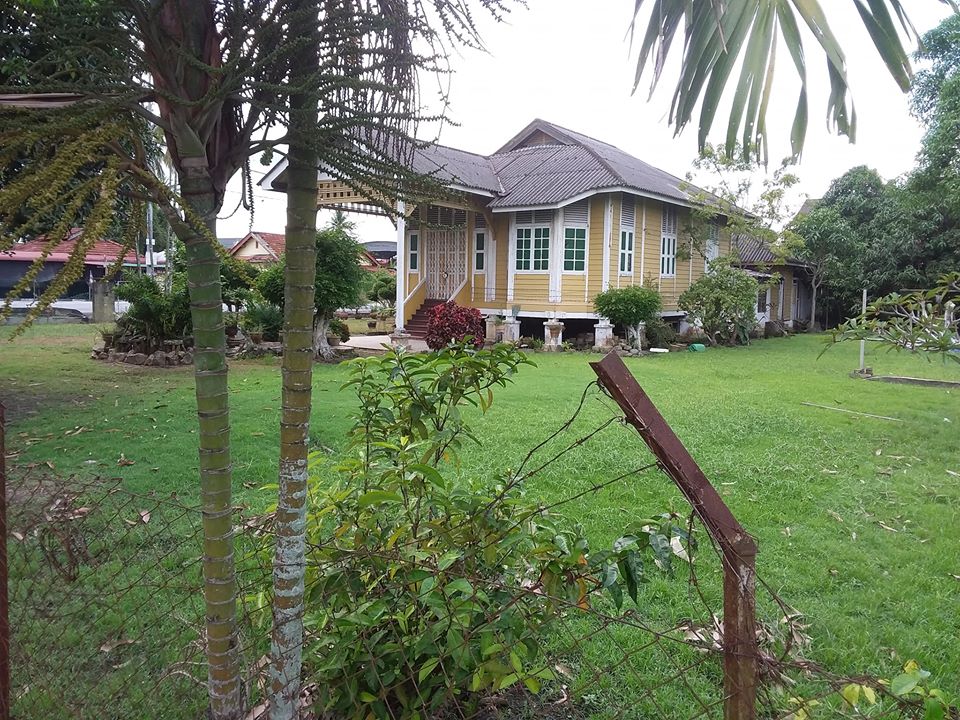Rumah Tinggalan Seniwati Norizan Di Teluk Intan