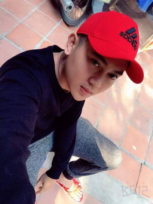 Anh gymer này nhìn mặt dâm vãi ra