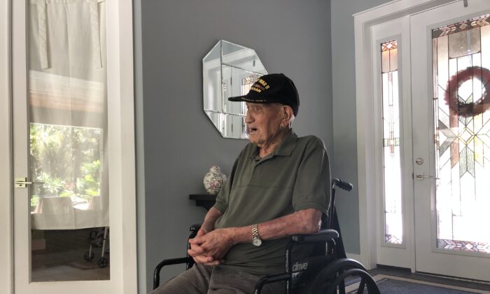 Louis DeBiasio, veterano de la Segunda Guerra Mundial en la Marina, cumple 105 años el lunes 10 de agosto de 2020. Cortesía de Michael DeBiasio