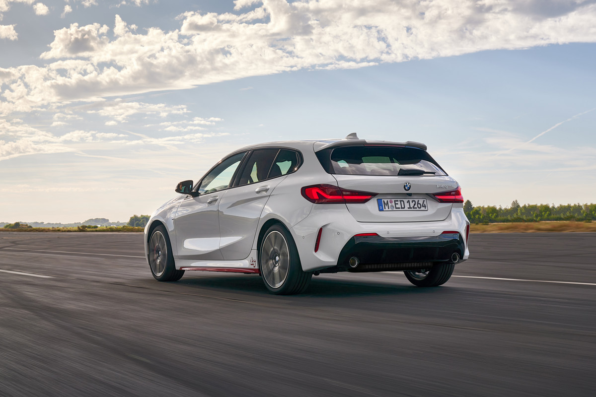 P90402179_highRes_the-all-new-bmw-128t
