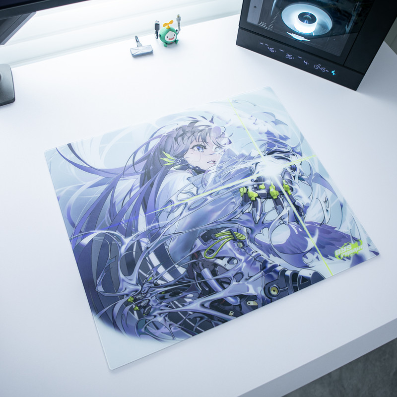 ゆとりのある500 × 450mmの大型サイズと、1.5mmガラス × 0.8mmシリコンベース