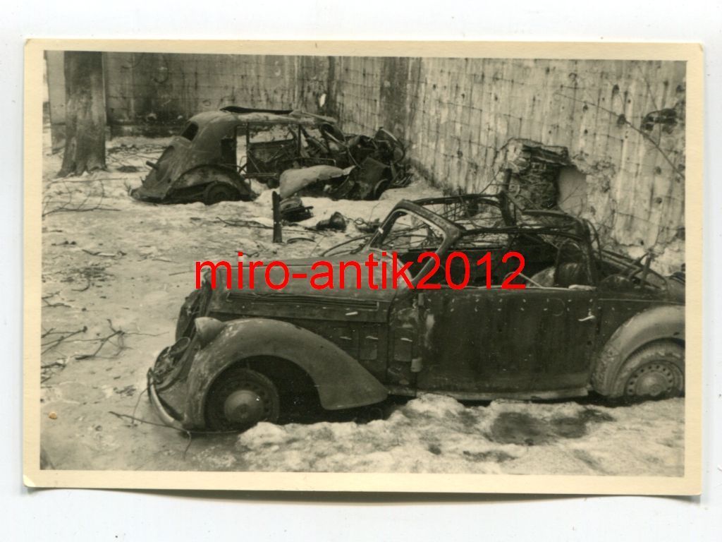 Wehrmacht, zerstörte PKW nach einem Bombenangrif