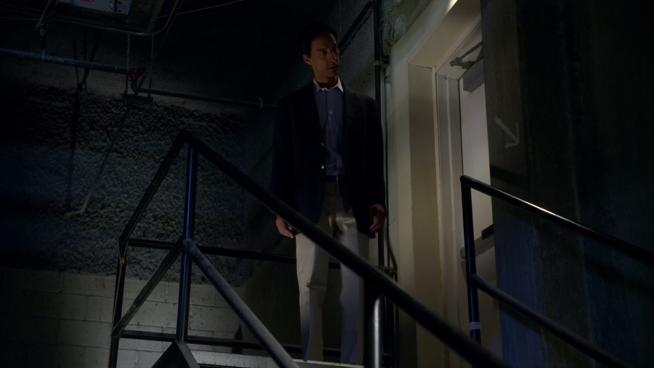 Community (2009) - S06E01 - Ladders (1080p AMZN WEB-DL x265 RZer