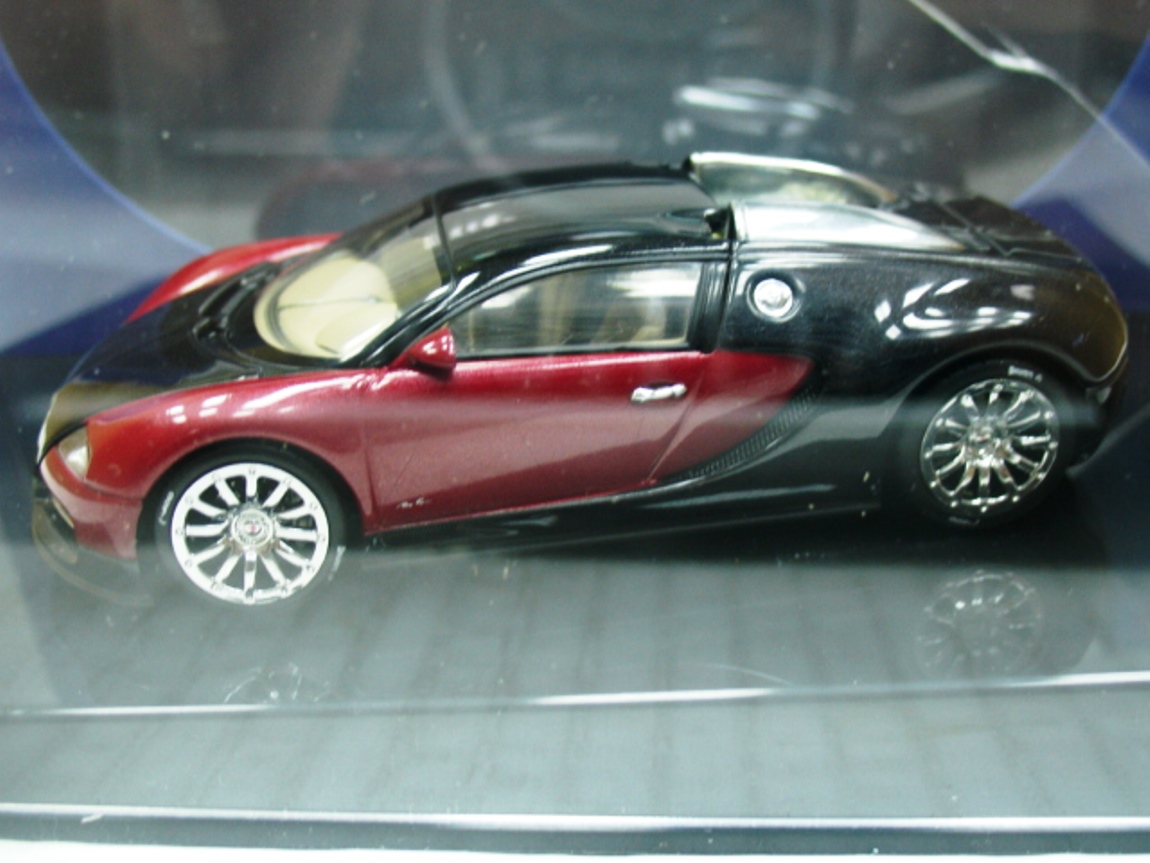 WOW EXTREMELY RARE Bugatti EB 16.4 Veyron 2001 Red Black Dealer 1