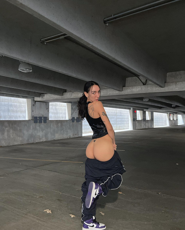 [Image: Risque-Mega-52.jpg]