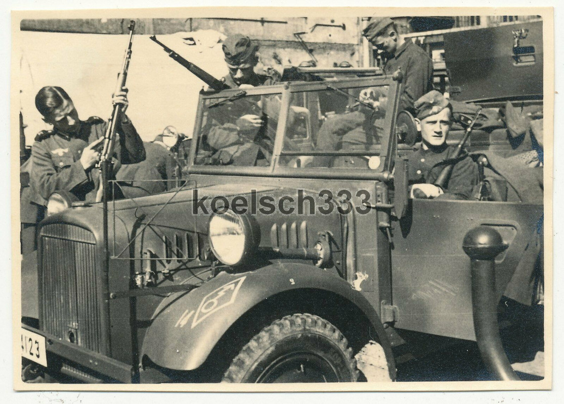 Foto Einheits PKW der Wehrmacht mit Taktischem Zeichen auf dem Kotflügel ... !