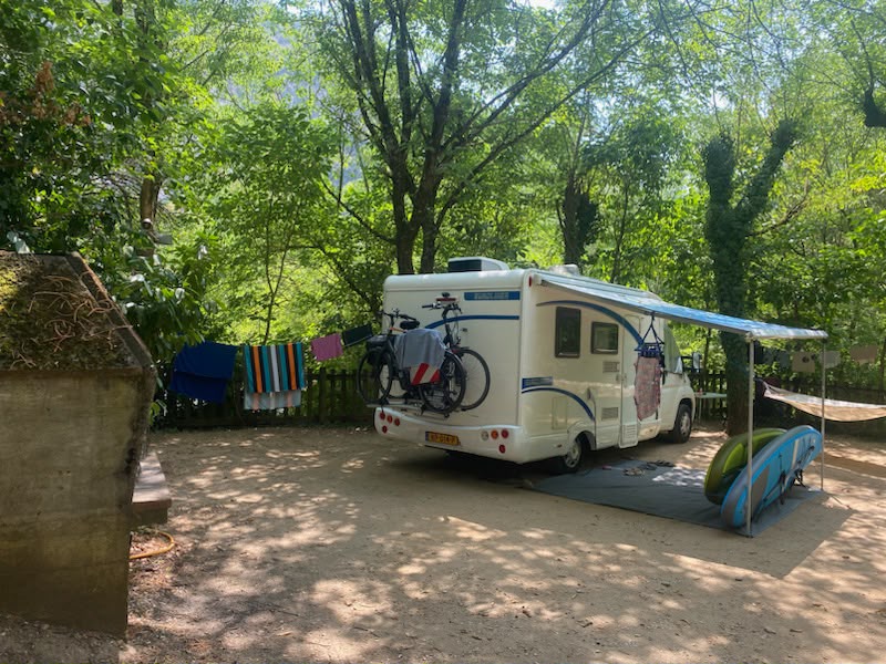 Emplacement nu pour tente, caravane ou camping-car