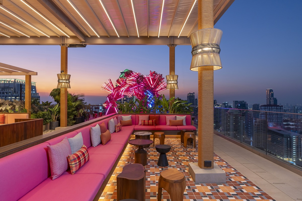 L BKKOX Sato San rooftop bar VIP 2 Night 01