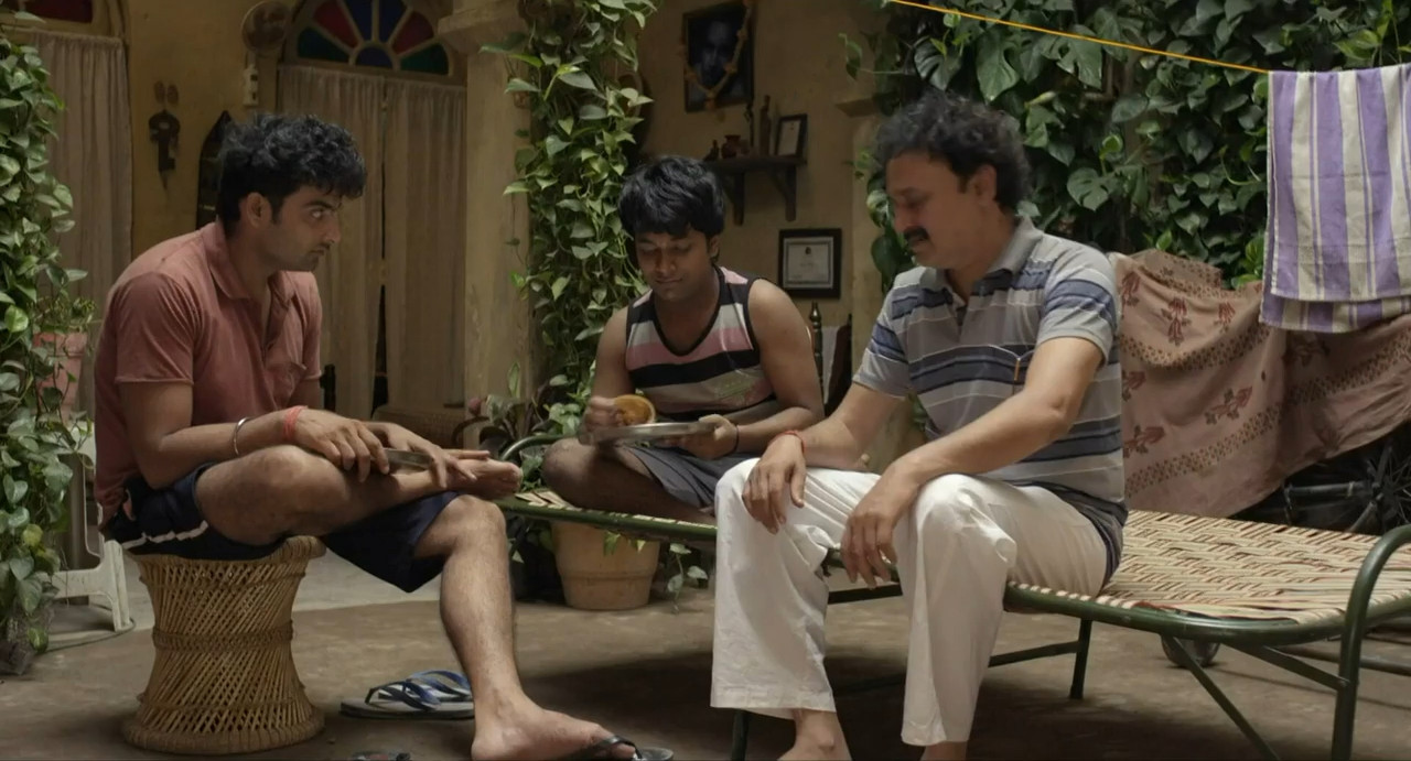 Gullak 2019 WebRip Season 1 [Hindi + Tamil + Telugu + Malayalam + Kannada] 480p 720p ESub Screenshot