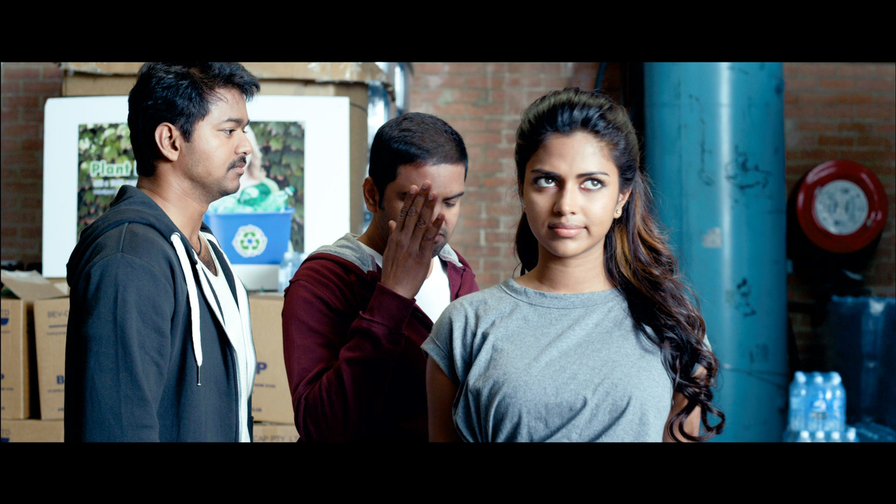 2013 - Thalaivaa - 03 - Vaanganna Vanakkanganna - BDRemux.00_01_56_17.Still033