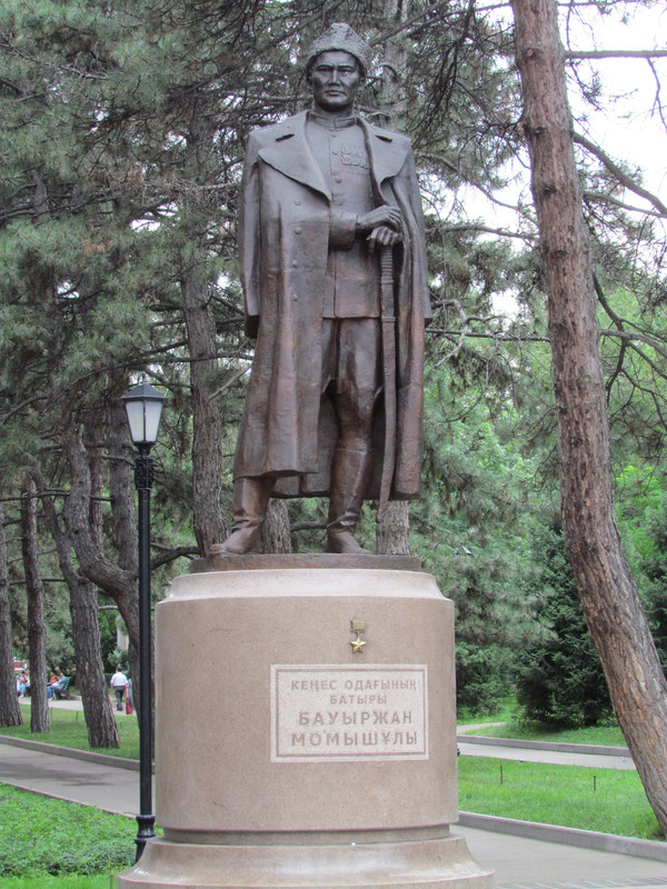 Momyshuly_Monument_in_Almaty