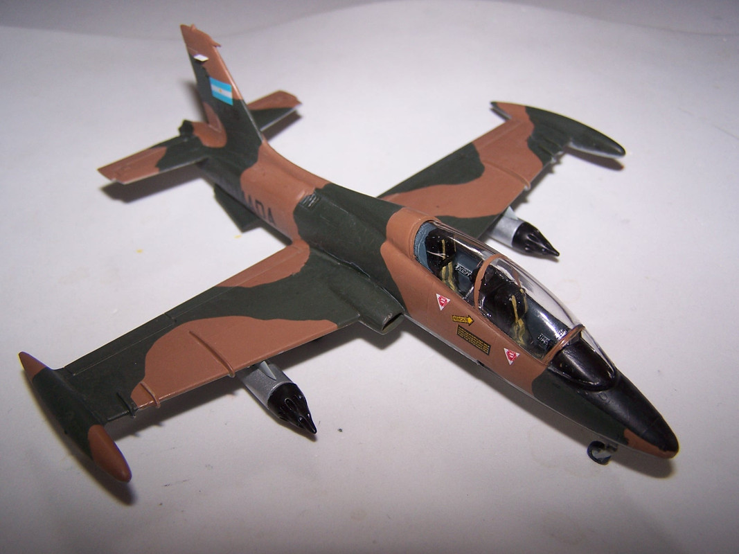 SuperModel_Aeromacci_MB339A-FS