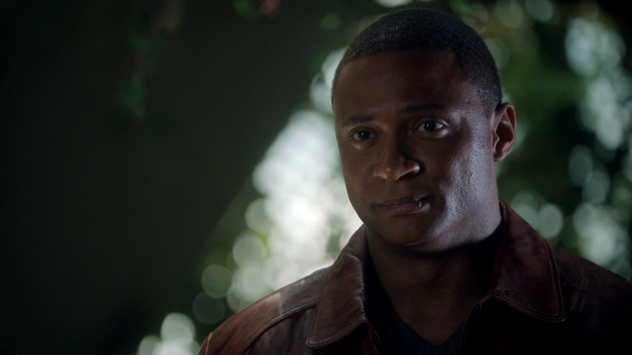 Arrow.S02E01.La.citta.degli.eroi.720p.BDMux.ITA.ENG.x264-BlackBit[screenshot 2]