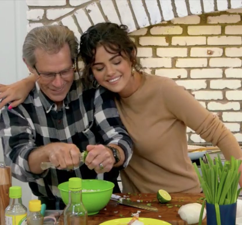 Selena Gomez lanza el tráiler de la tercera temporada de su programa de cocina