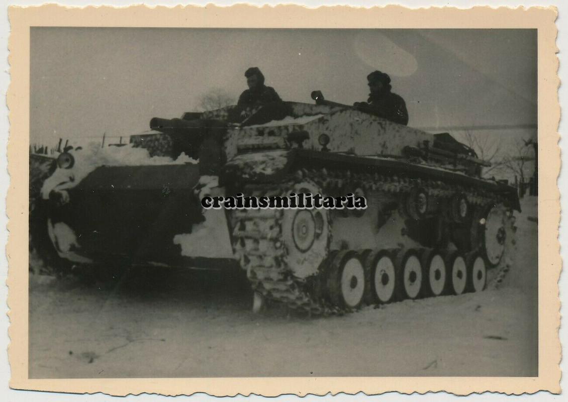 Orig. Foto Sturmgeschütz StuG III Panzer im Winter in Russland 1