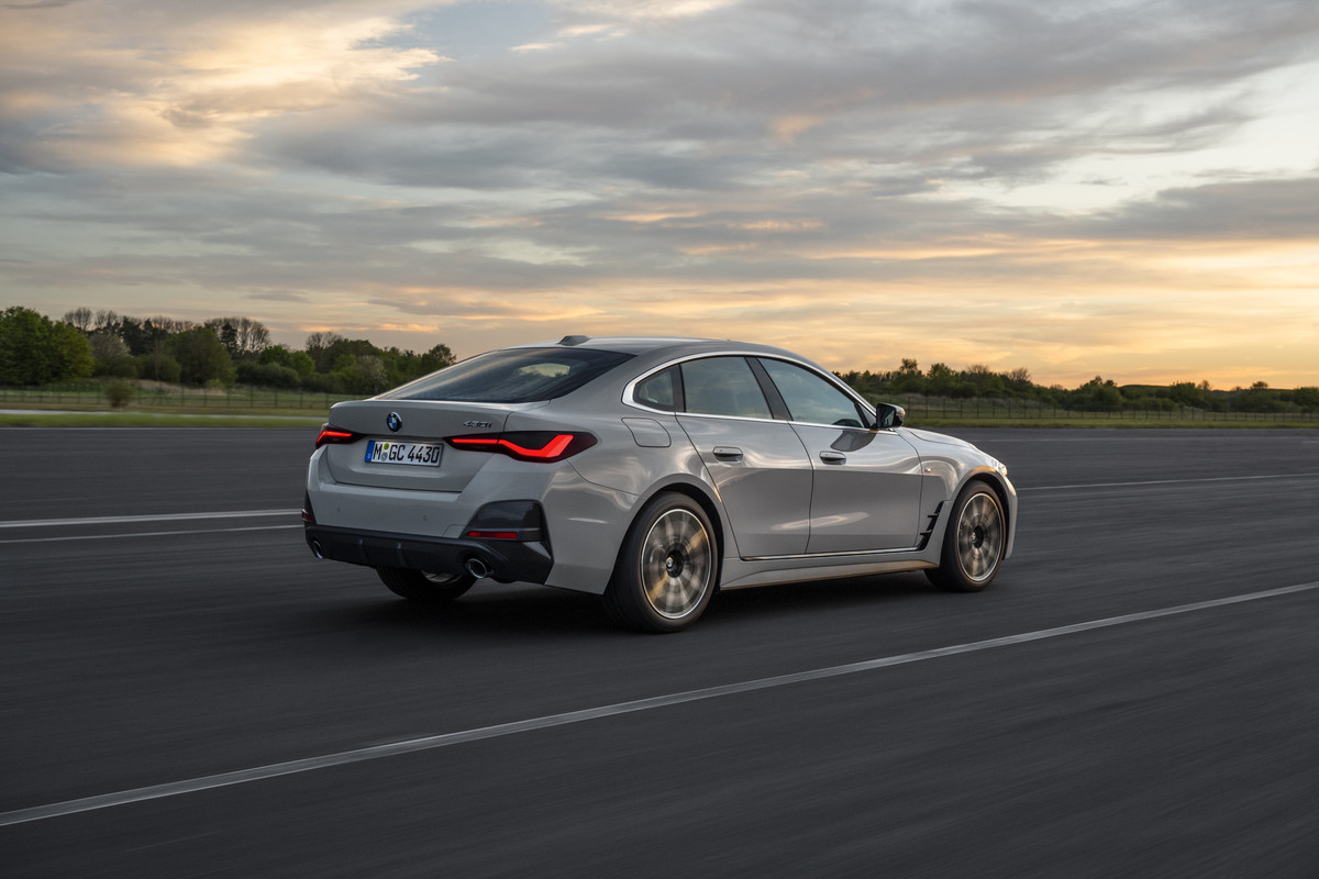 P90424609_highRes_the-all-new-bmw-430i