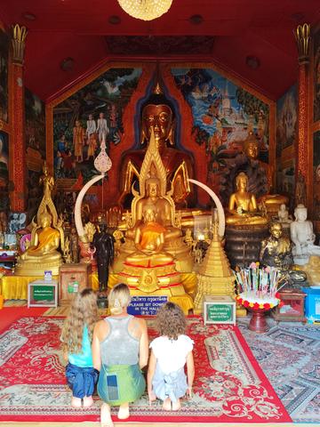 --DÍA 28 (8 julio): Chiang Mai (Doi Suthep) - Un mes por Filipinas y Tailandia con niñas (2025) (2)
