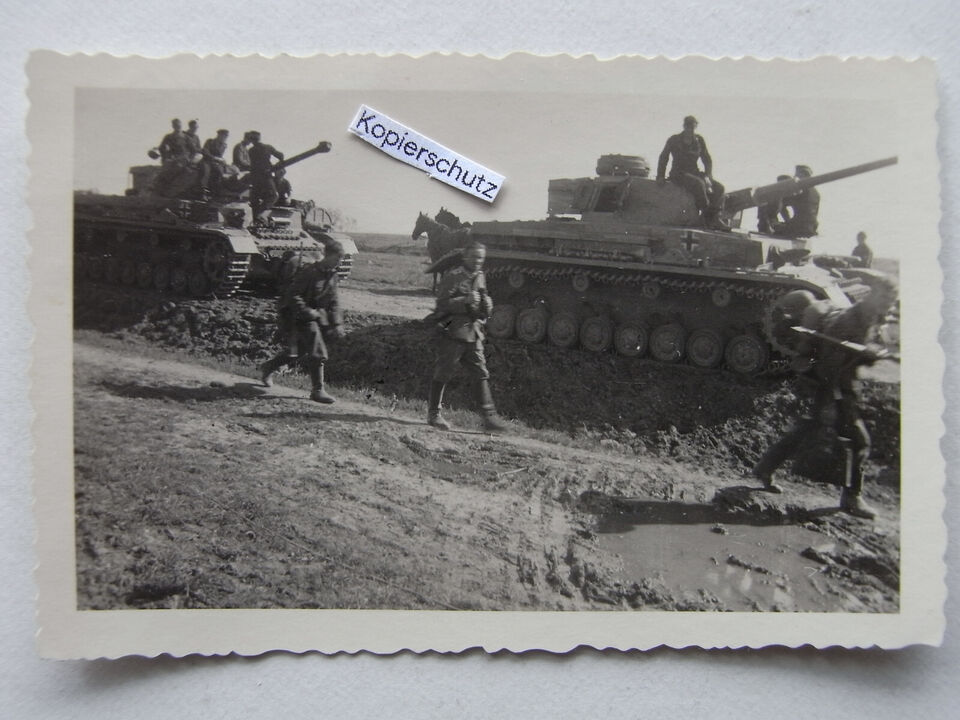 Panzer 4 und Panzermänner - 2 Fotos von 1942