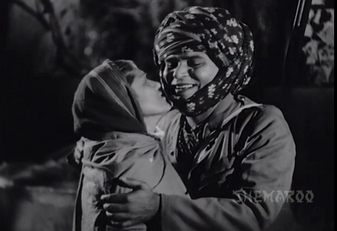 Aurat-1940-DVDRip-Hindi-480p-AVC-AAC-2-0-mkv-0006