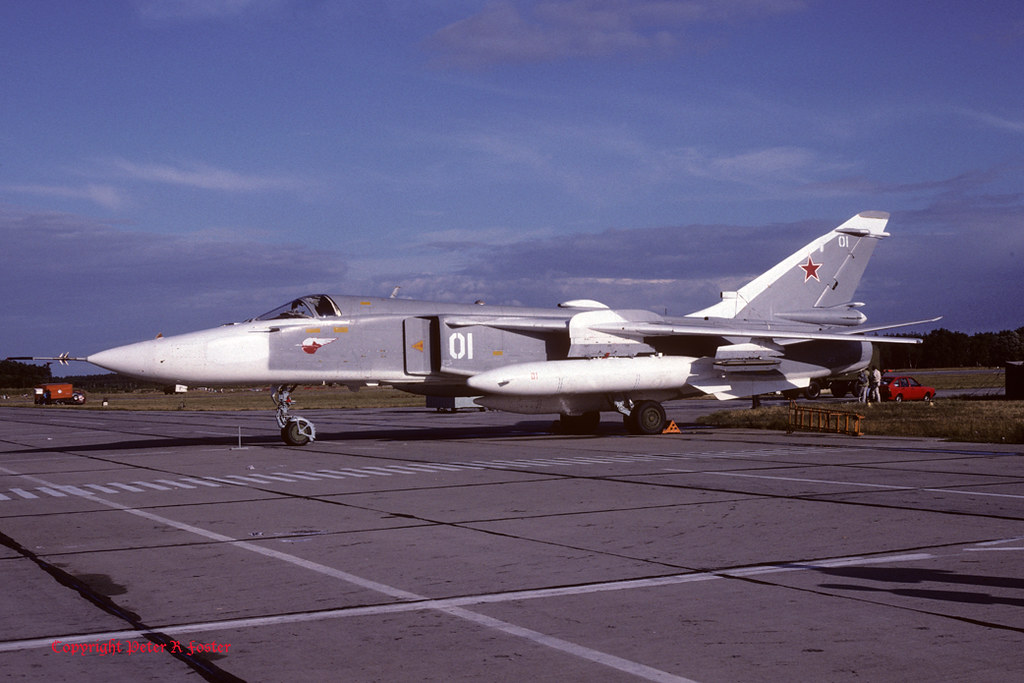 11 ORAP Su-24MR 01 White_0515321_18.08.91