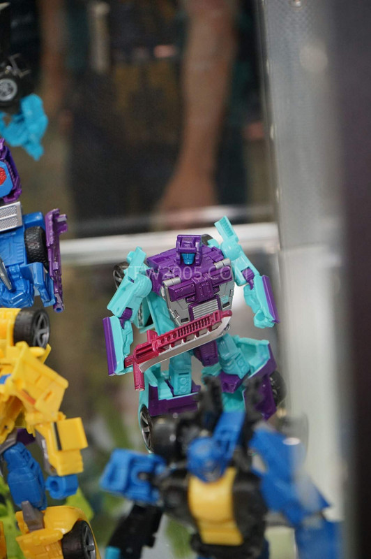 SDCC2015-Hasbro-Case-Transformers-Combiner-Wars-