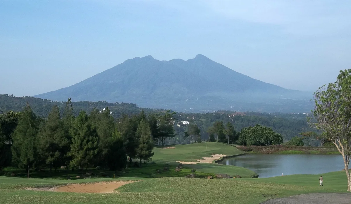 Menaklukkan Puncak Jawa Barat: Wisata Gunung Favorit Para Petualang