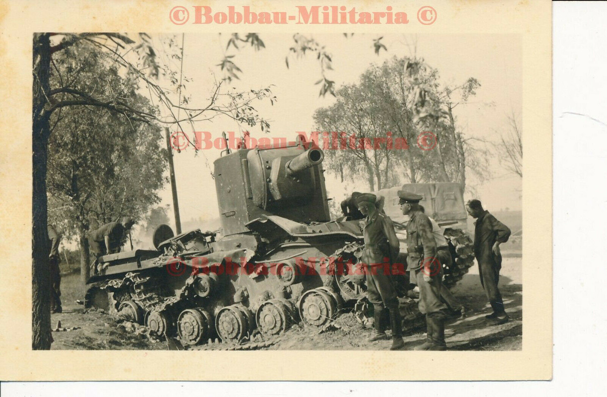 Foto Russland hinter Ostrow О́стров russischer KW 2 Beute Panzer combat 1941