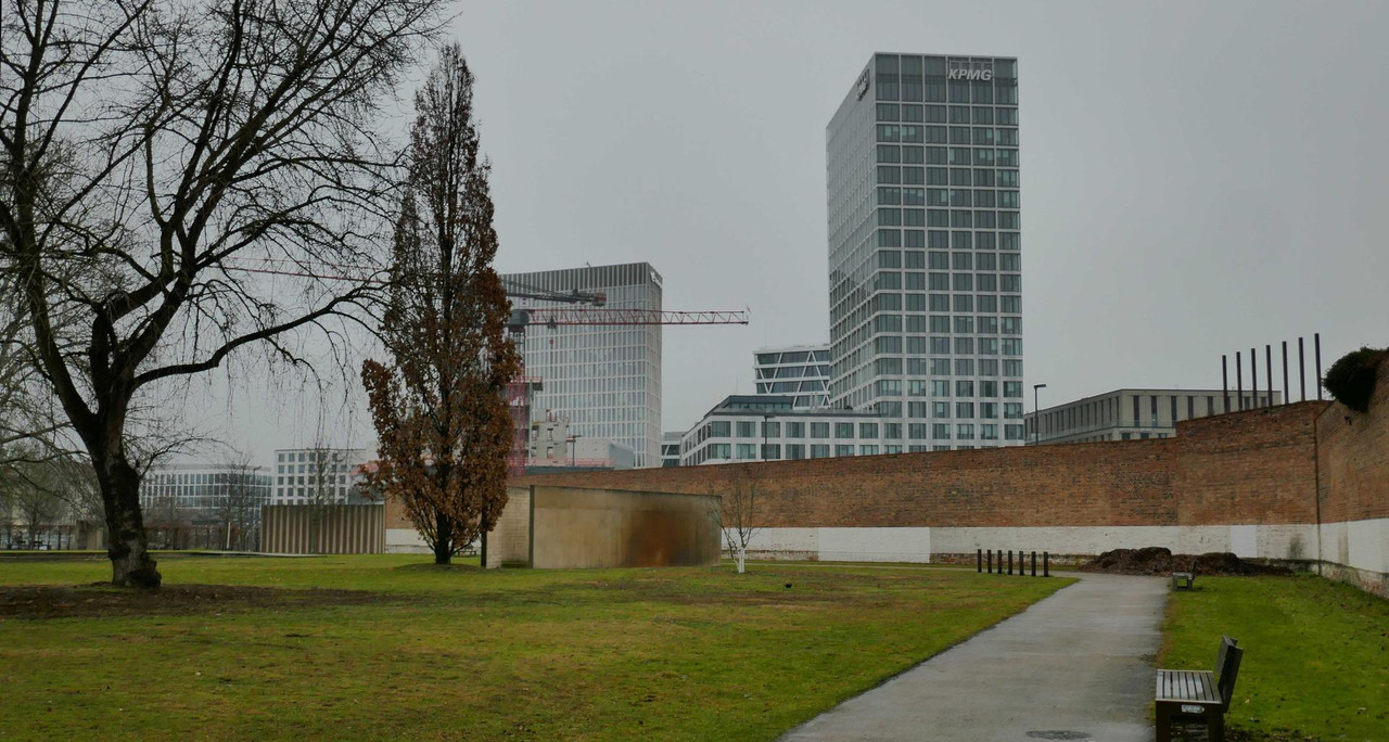 Bild: https://i.postimg.cc/pLMBKJnZ/P1330780.jpg