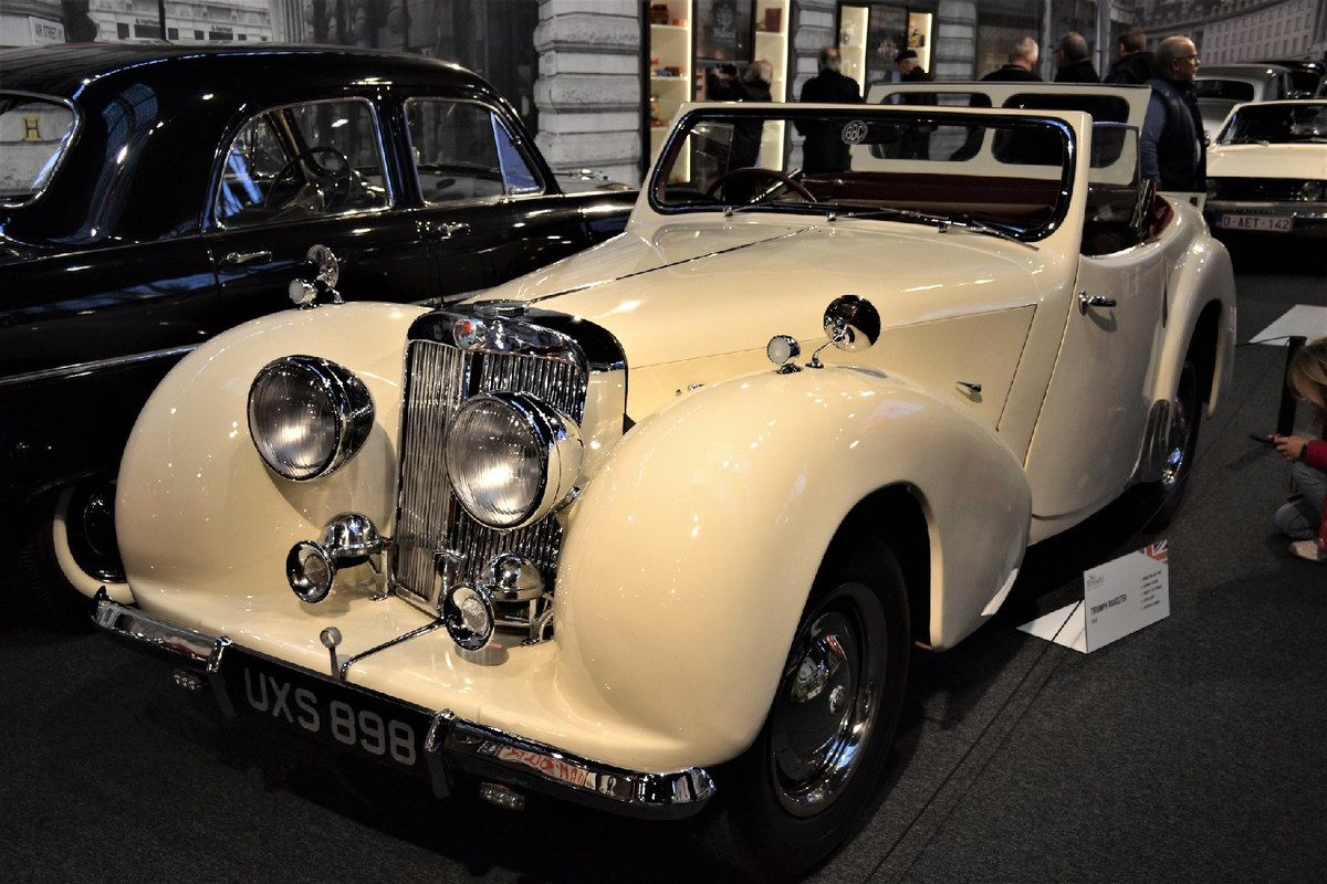 white-cream-triumph-roadster.jpg