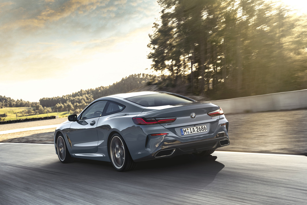 P90306621_highRes_the-all-new-bmw-8-se