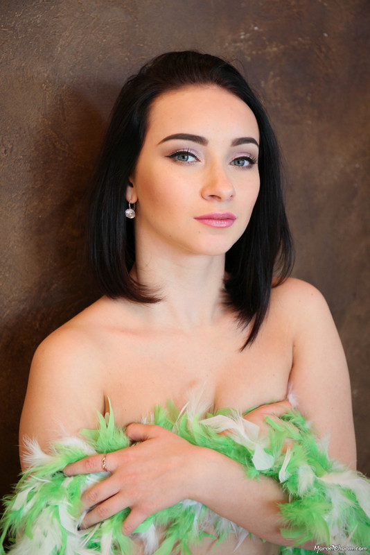 MarvelCharm_Alice-Feathered-071