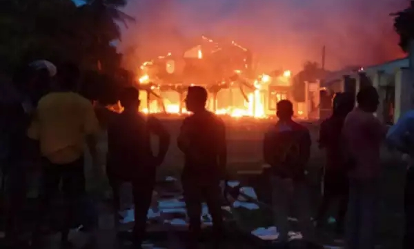 Sri Lanka: Manifestantes incendian casas de líderes en noche de disturbios