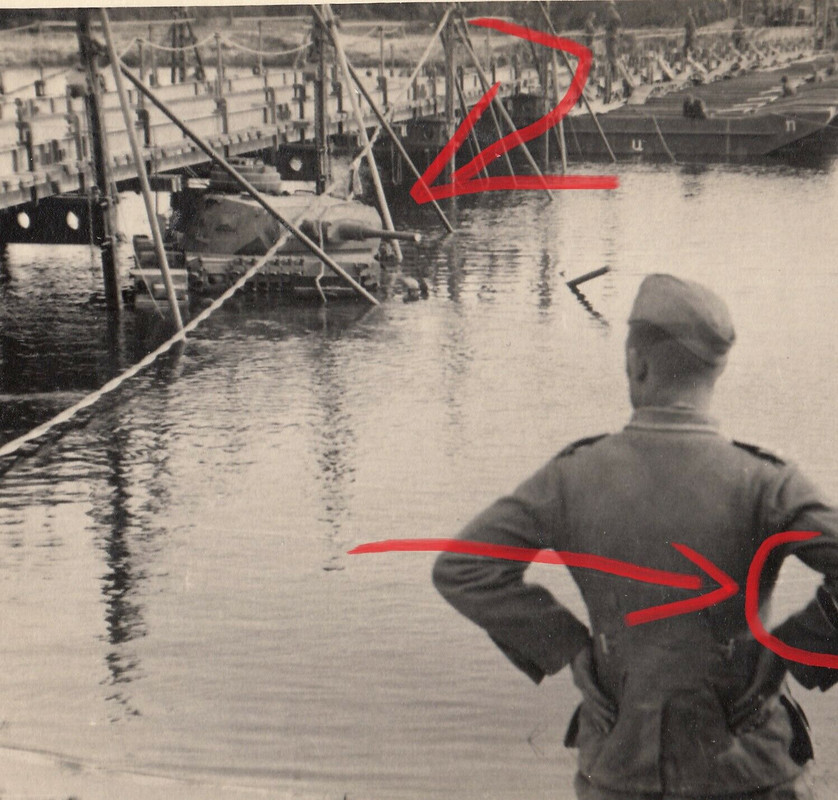 Foto Soldat Großdeutschland GD Sturmgeschütz Tank Panzer Brücke Russland