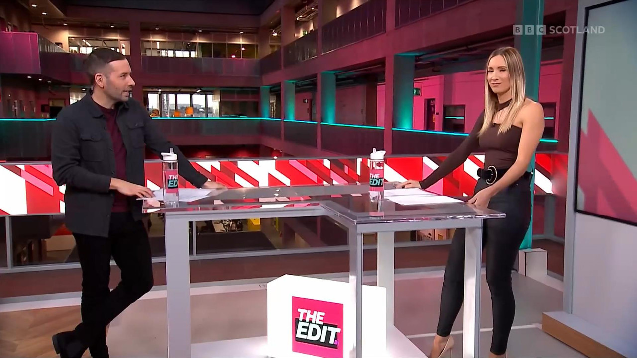 11.27 - 19.15.00 - The  Edit. Entertainment News And Chat With Amy Ir...-1.m4v_snapshot_20.50_[2021.