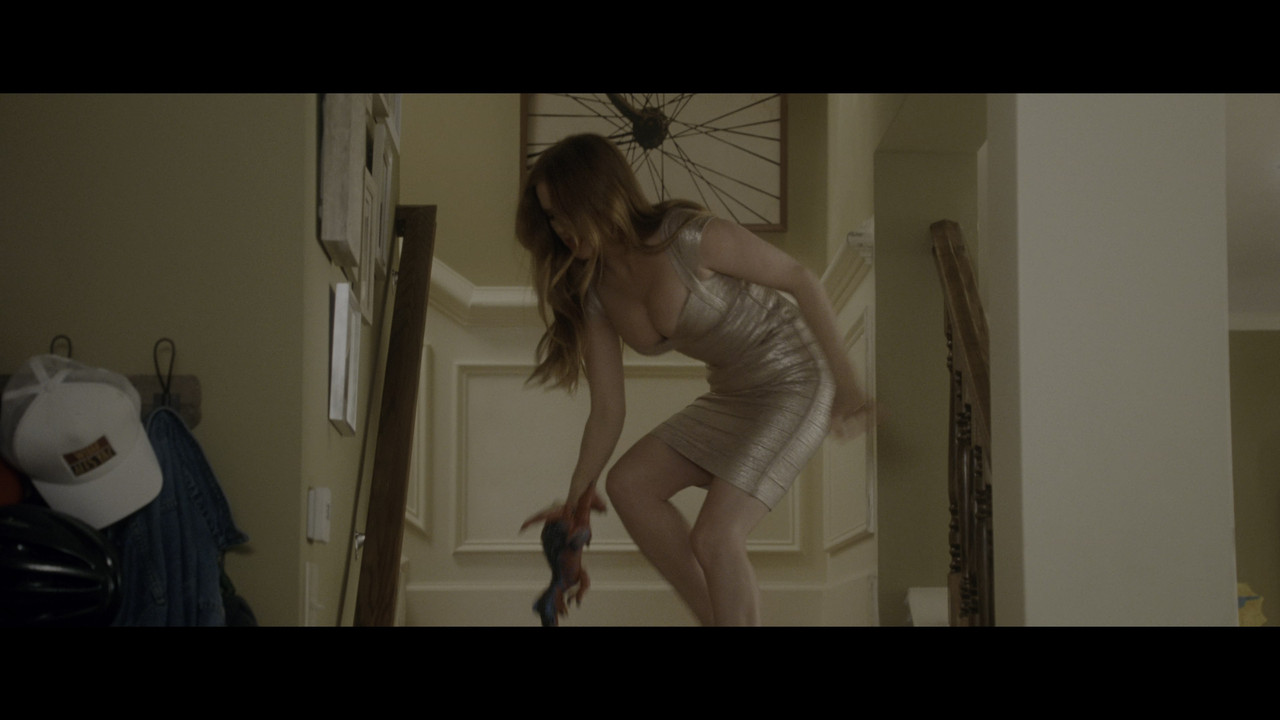 isla-fisher-keeping-up-with-the-joneses-4k-caps-23