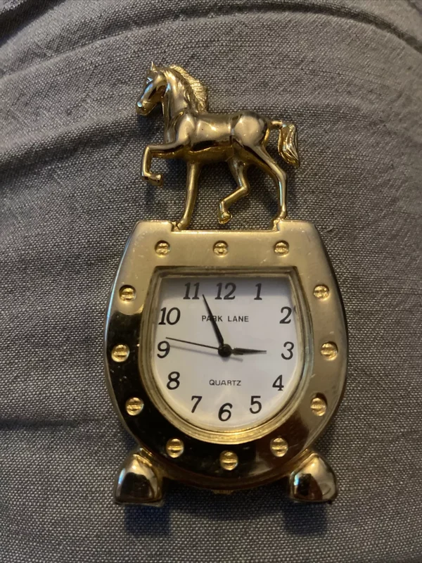 clock-horseshoe.webp