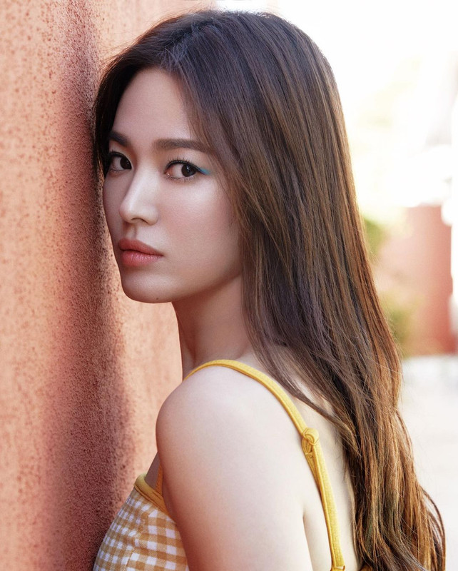 7 Pesona Song Hye Kyo pada usia nyaris kepala empat, tetap awet muda