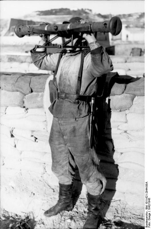 Bundesarchiv_Bild_101I-62_Soldat_mit_Entfernungsmesser