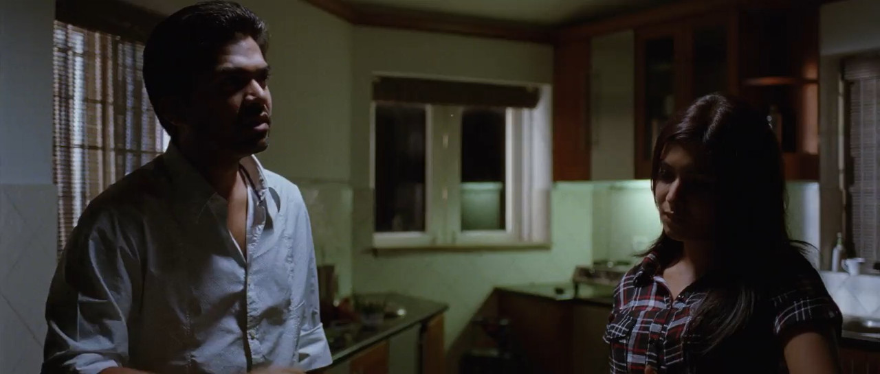 Vinnaithaandi Varuvaayaa 2010 BluRay [Tamil] 480p, 720p ESub Screenshot