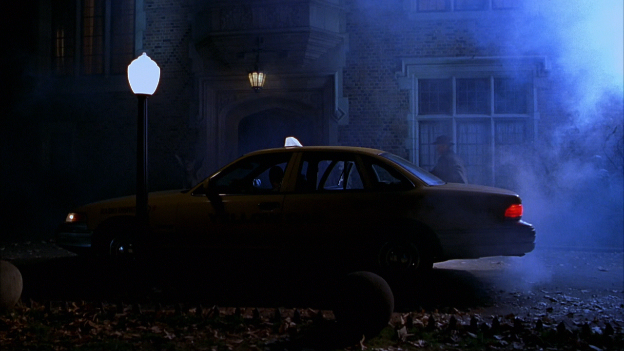 Scary Movie 2 (2001) (1080p Bluray AV1 Opus) [NeoNyx343] - [00:02:15.886]v1