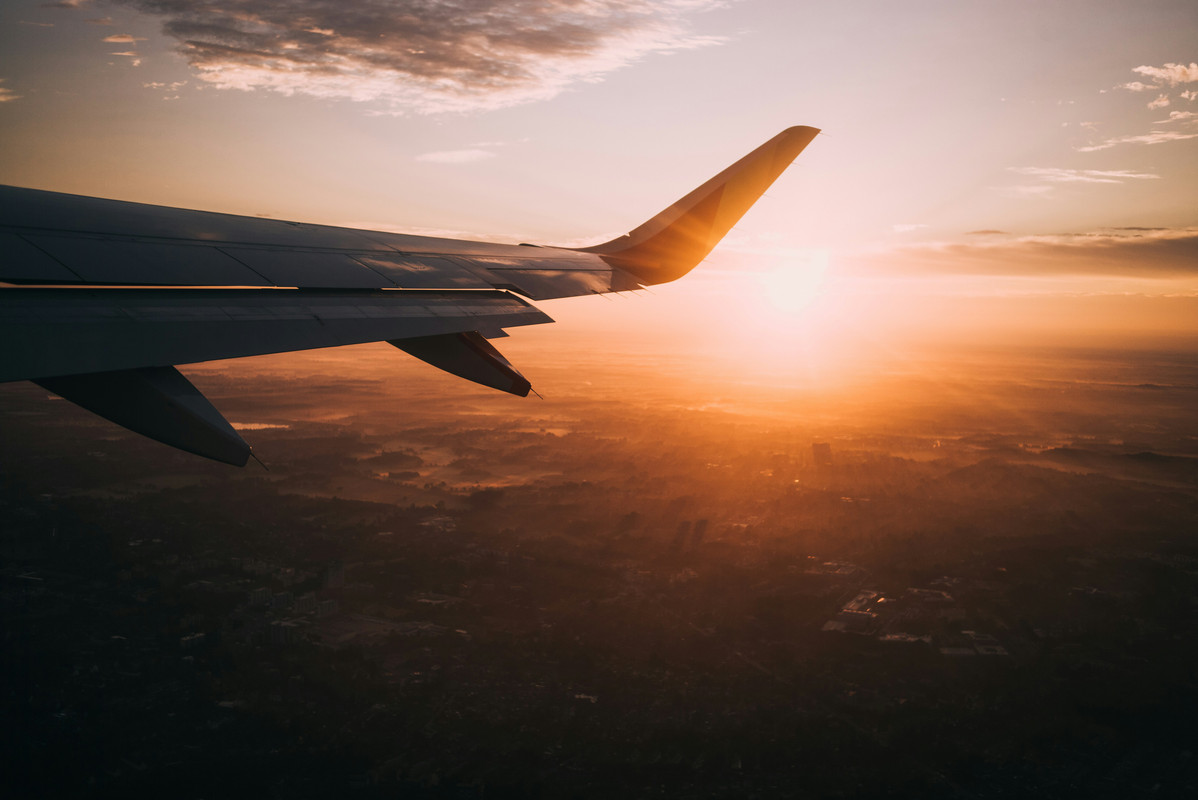 
							source.unsplash.com/1600x900/?money,travel