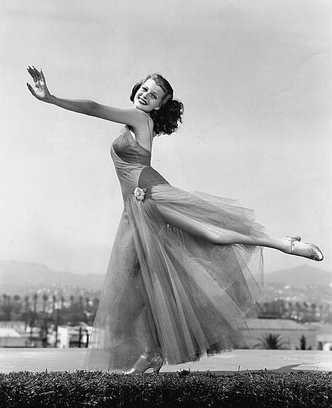 rita_hayworth_e01