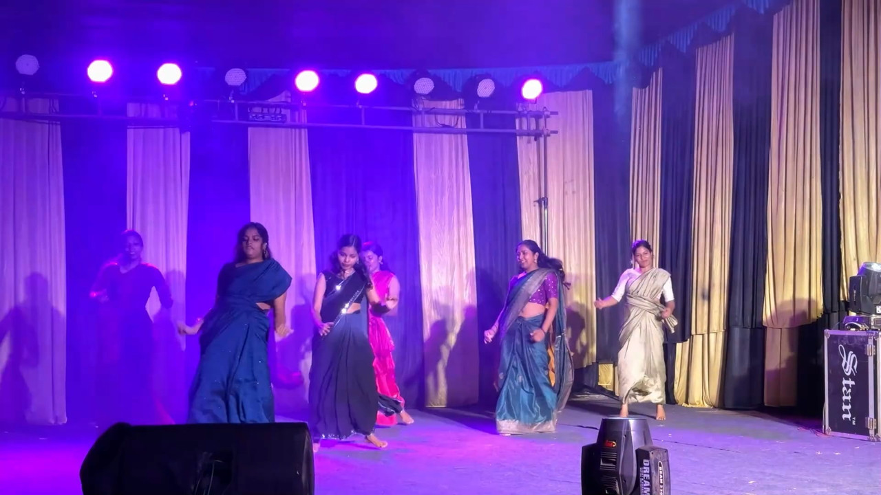 Sexy Malayali Girl Open Navel dance during dance.mp4_snapshot_00.12.940