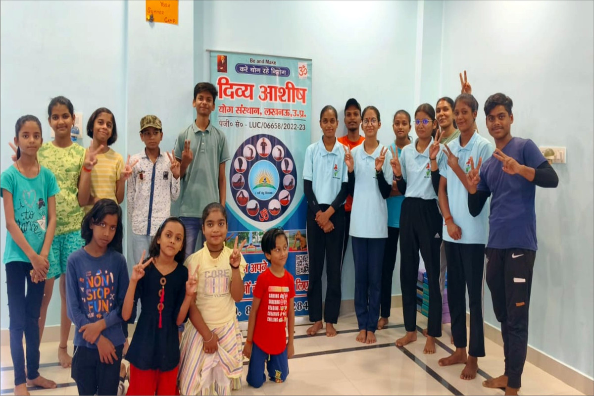 बच्चों के मानसिक एवं शारीरिक विकास के लिए योगासन एवं ध्यान जरूरी