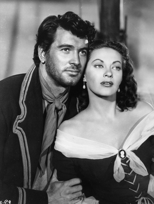 Yvonne_De_Carlo_b82