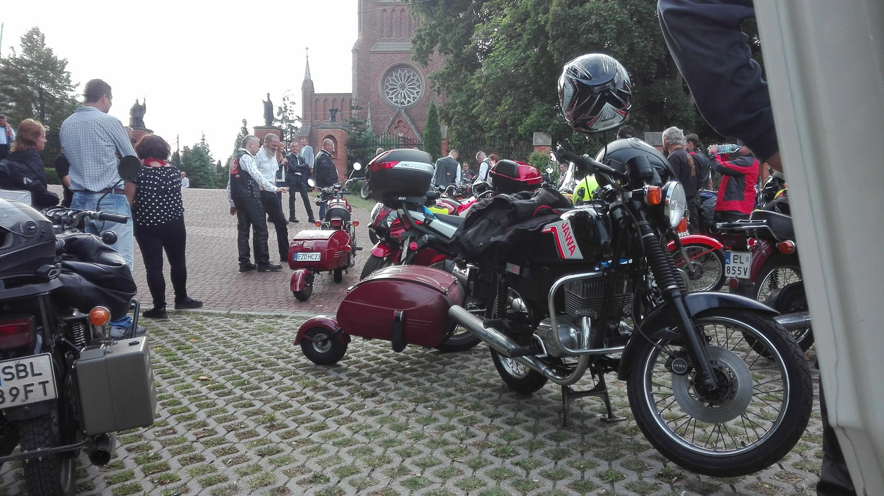 41395937_235098810500522_9150764854506684416_n