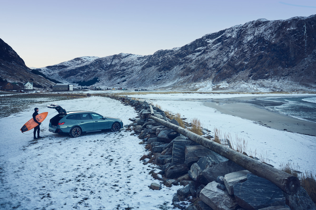 P90537340_highRes_the-new-bmw-i5-edriv