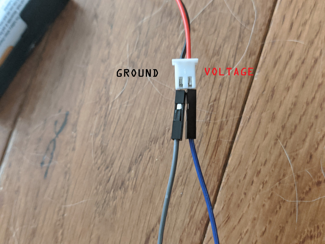 Labeled wires of a battery holder